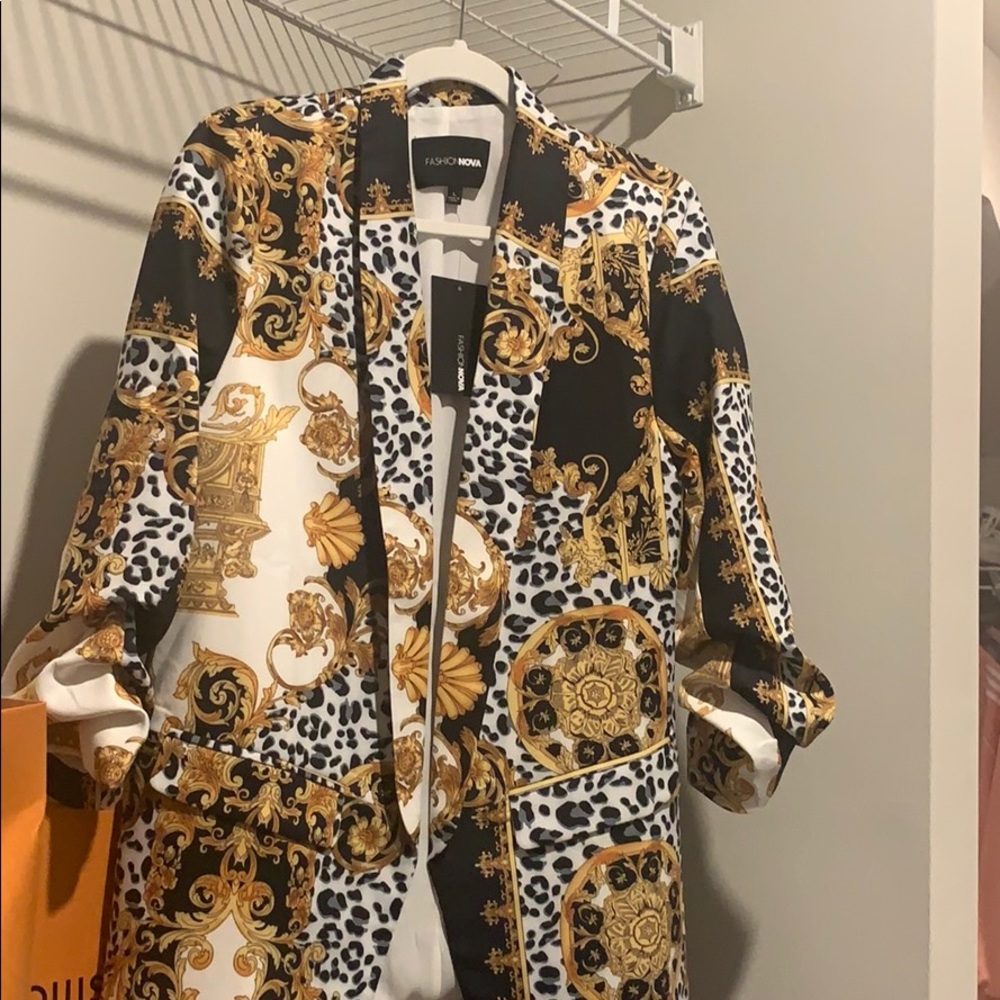 Fashion Nova blazer brand new with tags!!